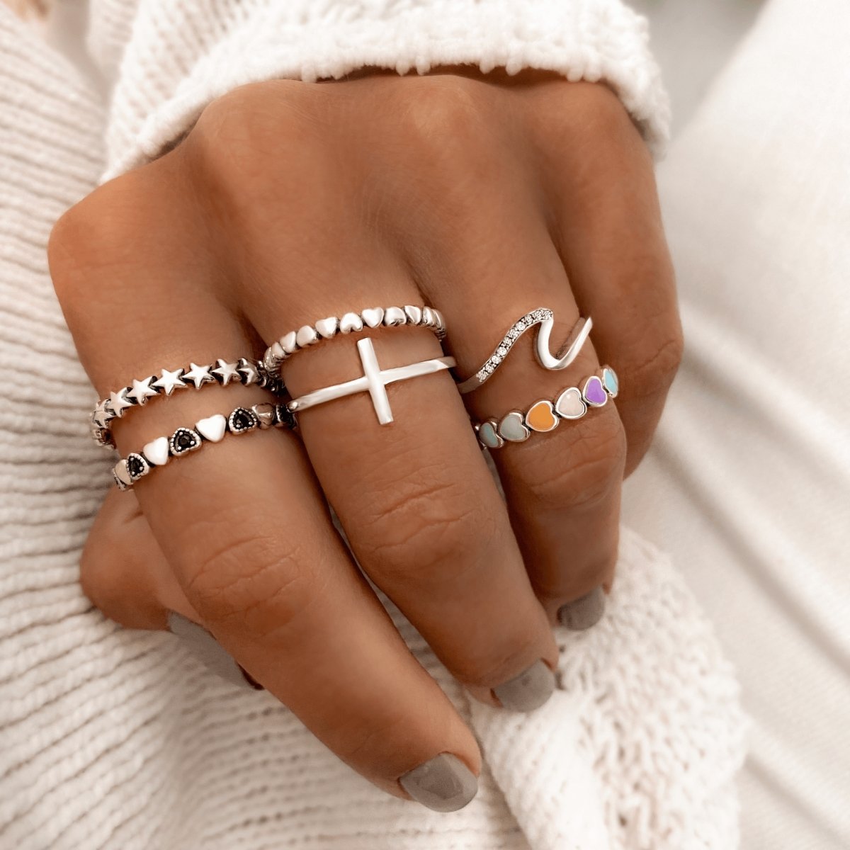 Qué simbolizan los anillos según el dedo donde los uses - LePetiteMarie