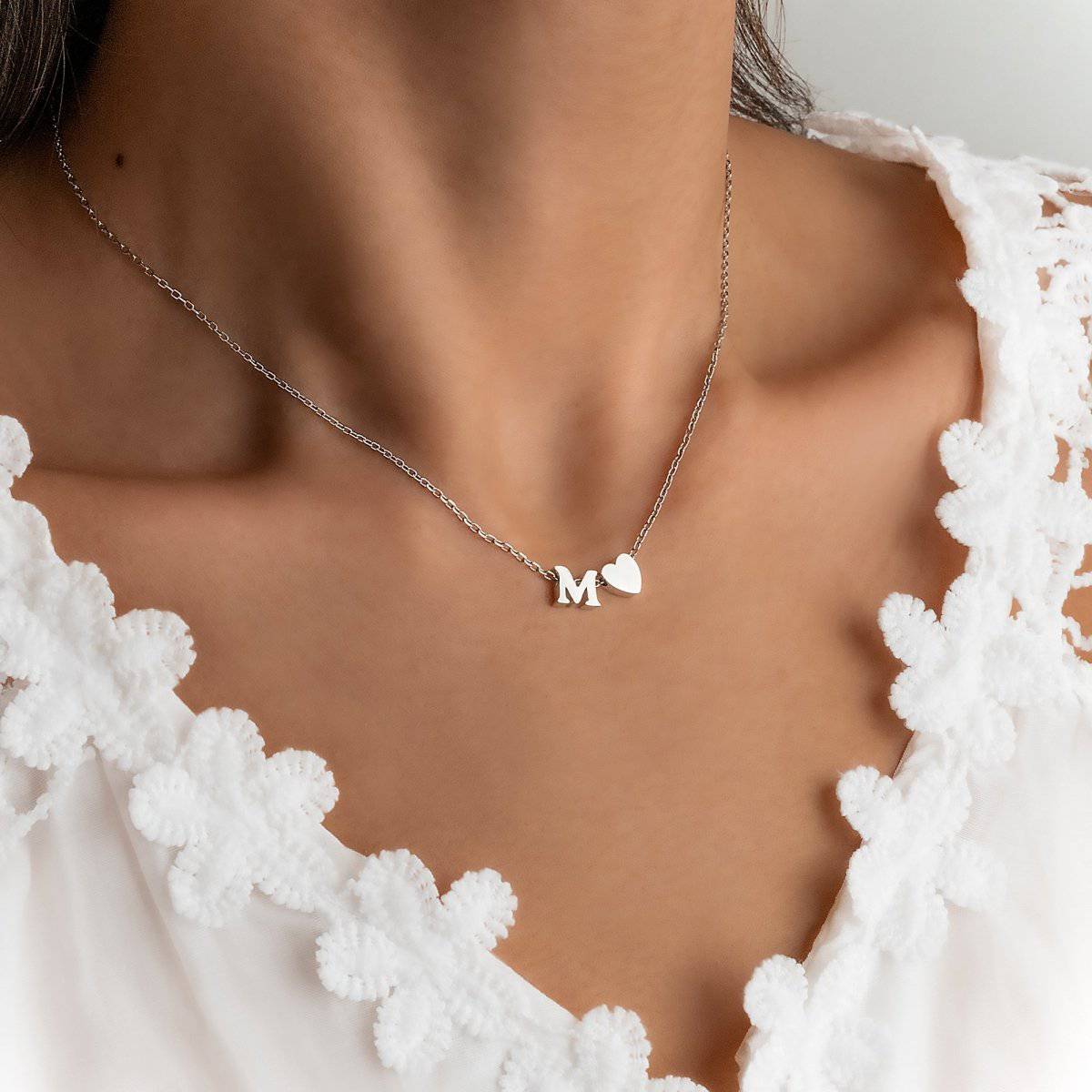 Collar Letra Amor - LePetiteMarie