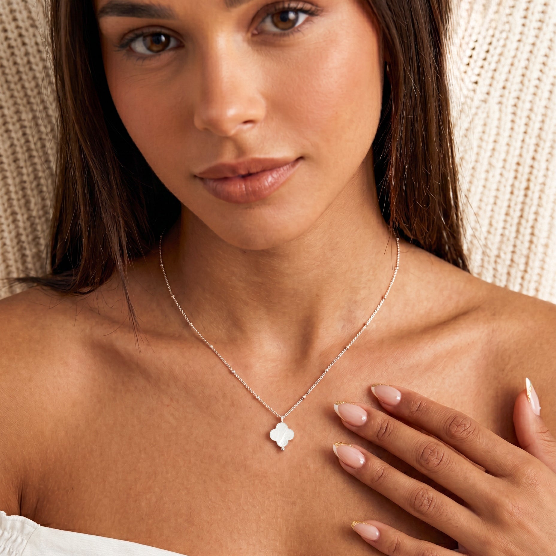 Collar Trébol Blanco