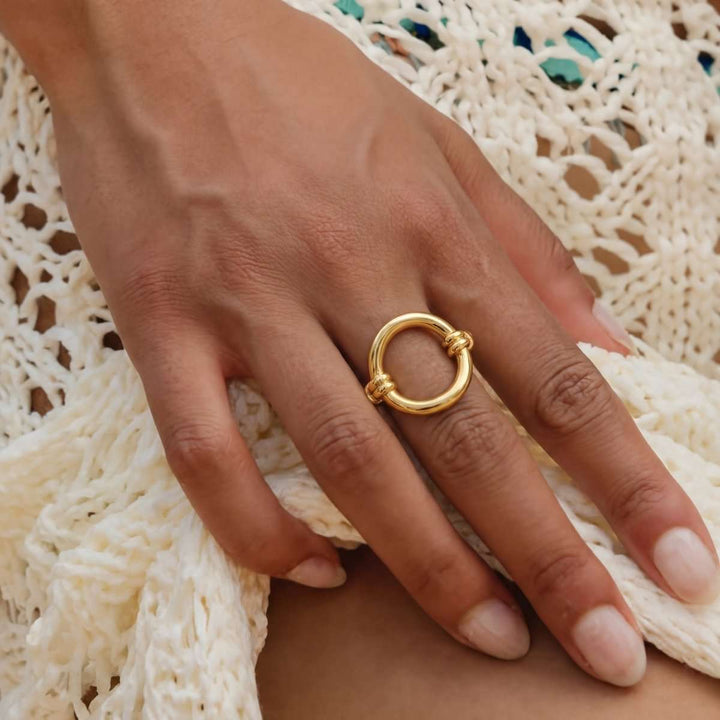 Anillo Óvalo Entrelazado