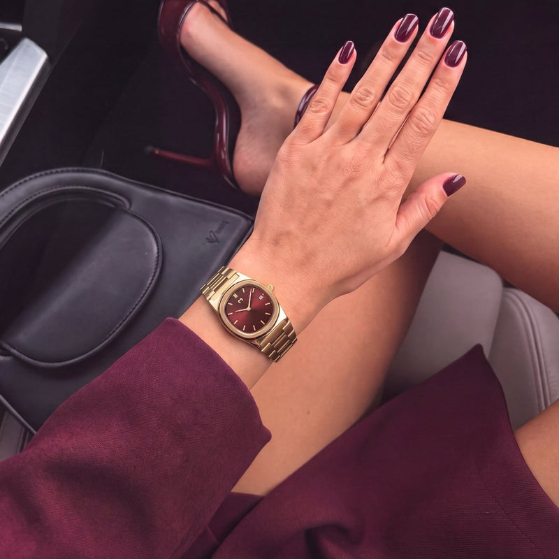 Reloj Dainty ~ Gold-Ruby